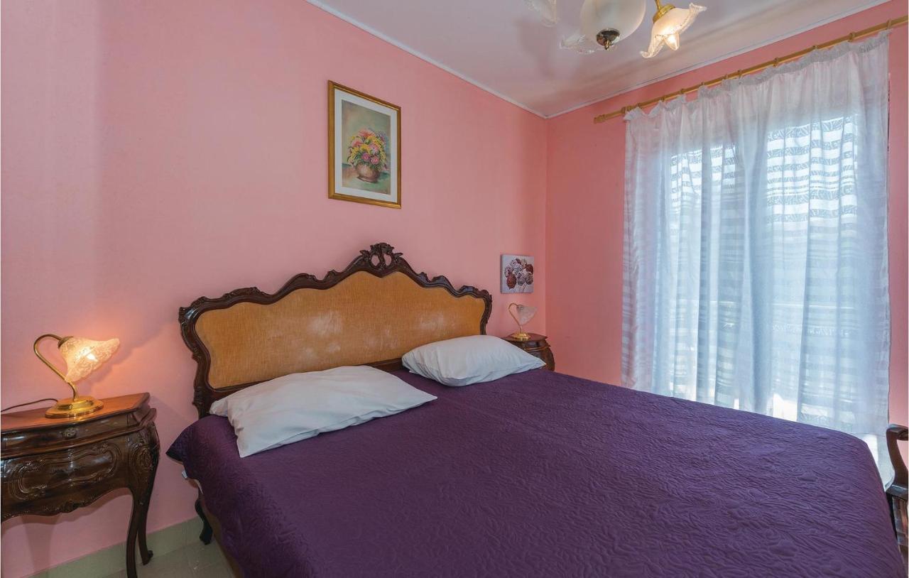 2 Bedroom Amazing Apartment In Rogoznica Рогозница Экстерьер фото