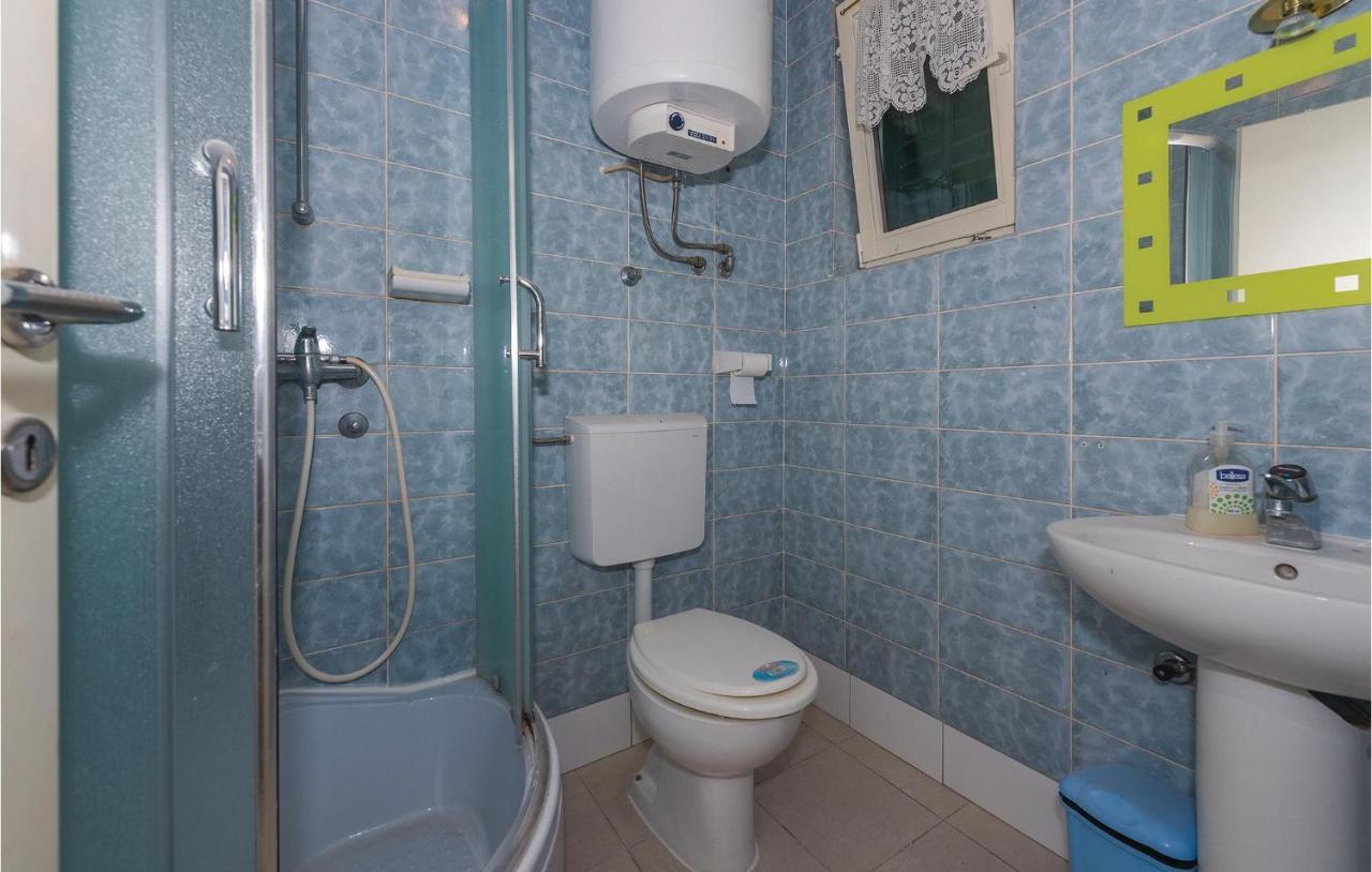 2 Bedroom Amazing Apartment In Rogoznica Рогозница Экстерьер фото