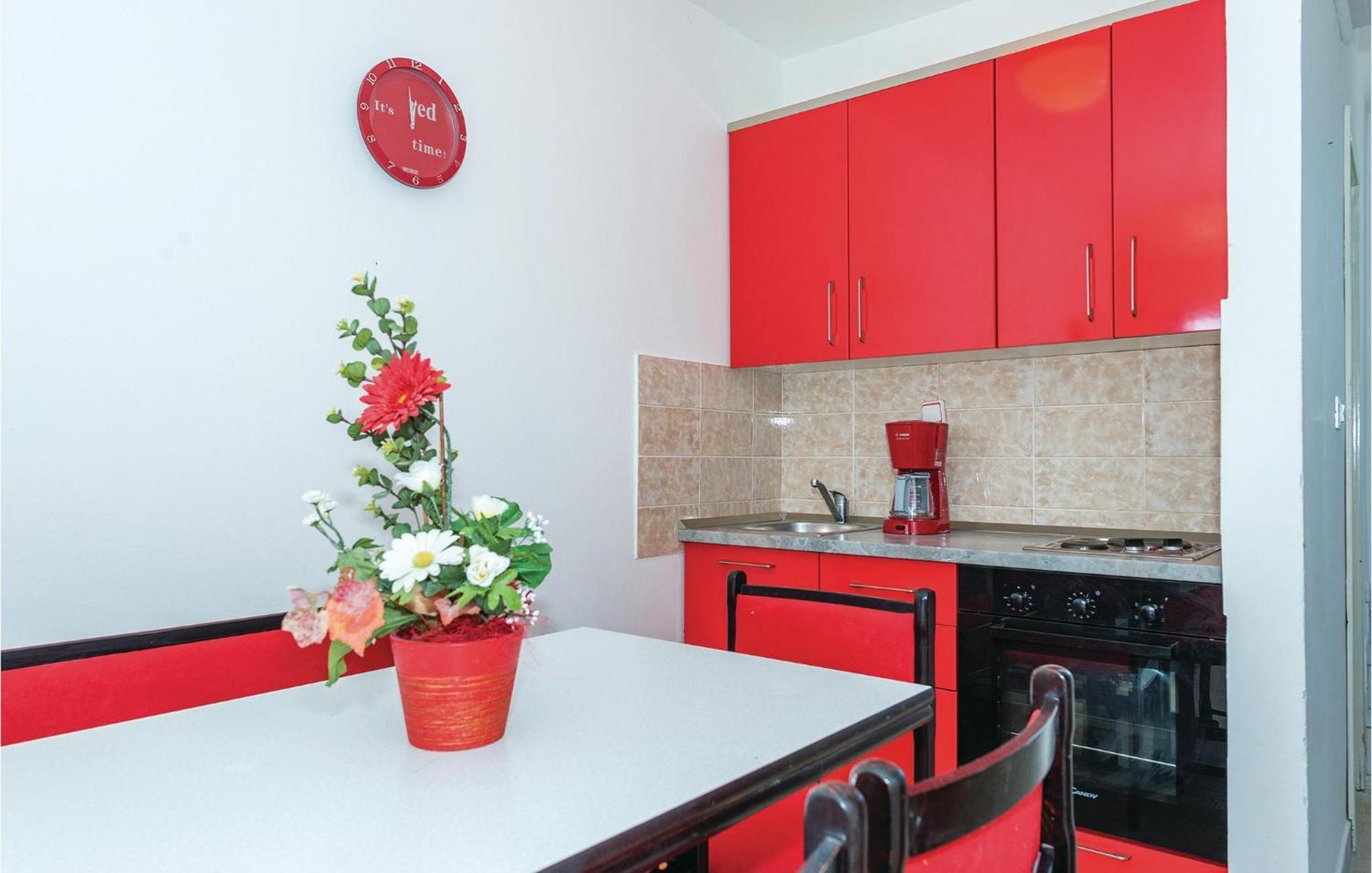 2 Bedroom Amazing Apartment In Rogoznica Рогозница Экстерьер фото